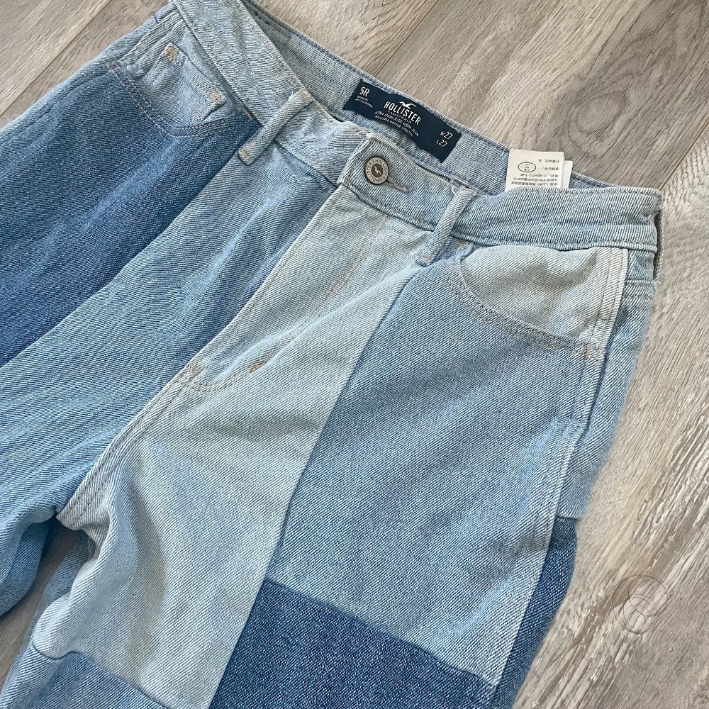 High rise mom jean from Hollister, blue patchwork, slightly worn great condition